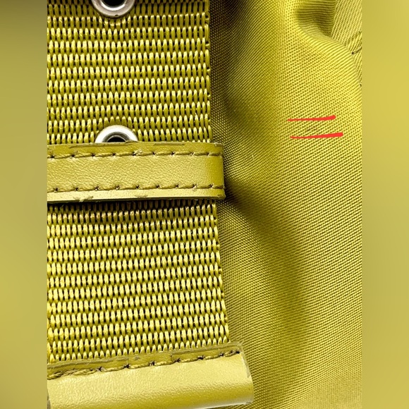 NWT Kenneth Cole Reaction Small Moss Green Barrel Bag - Picture 8 of 10